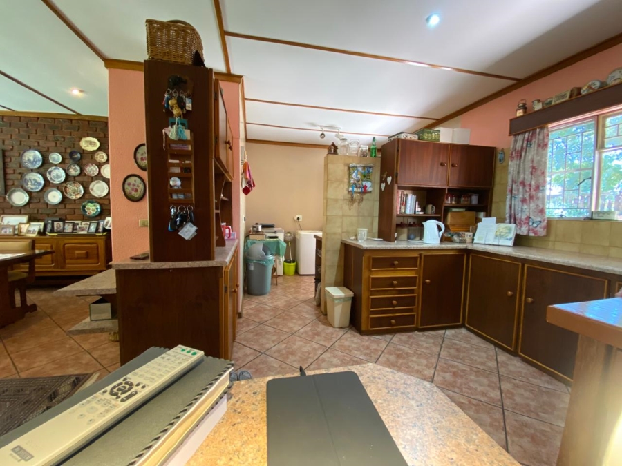 4 Bedroom Property for Sale in Kannoniers Park North West